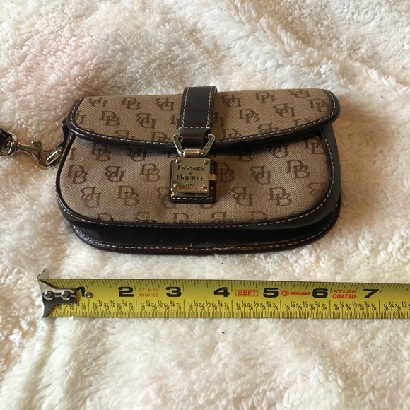 Dooney & Bourke signature DB Wristlet - Picture 4 of 16